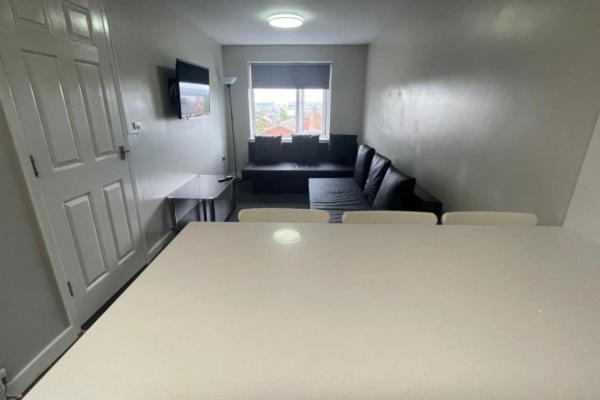 Ryan I Air I Bnb - 102 Mill Street - Free Parking Liverpool Room photo