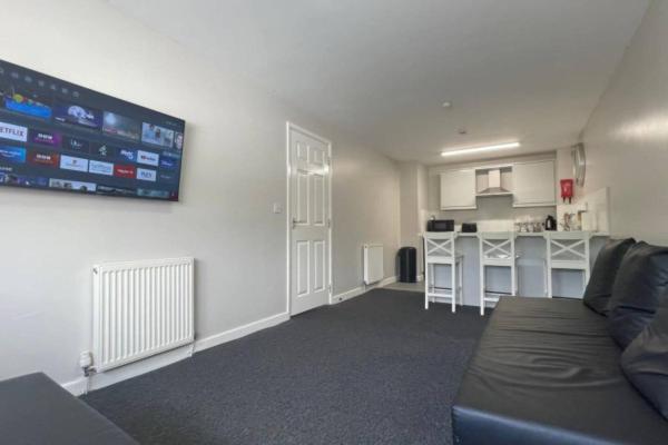 Ryan I Air I Bnb - 102 Mill Street - Free Parking Liverpool Exterior photo