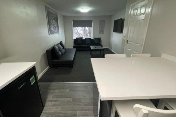 Ryan I Air I Bnb - 102 Mill Street - Free Parking Liverpool Room photo