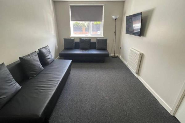 Ryan I Air I Bnb - 102 Mill Street - Free Parking Liverpool Room photo
