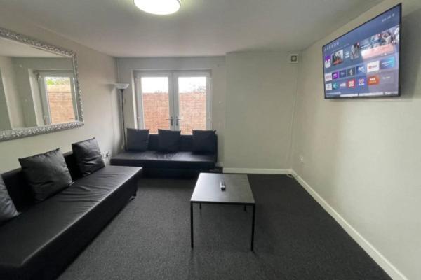 Ryan I Air I Bnb - 102 Mill Street - Free Parking Liverpool Room photo