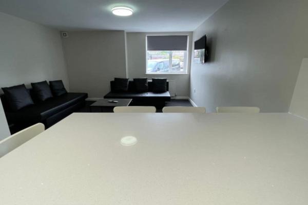 Ryan I Air I Bnb - 102 Mill Street - Free Parking Liverpool Room photo