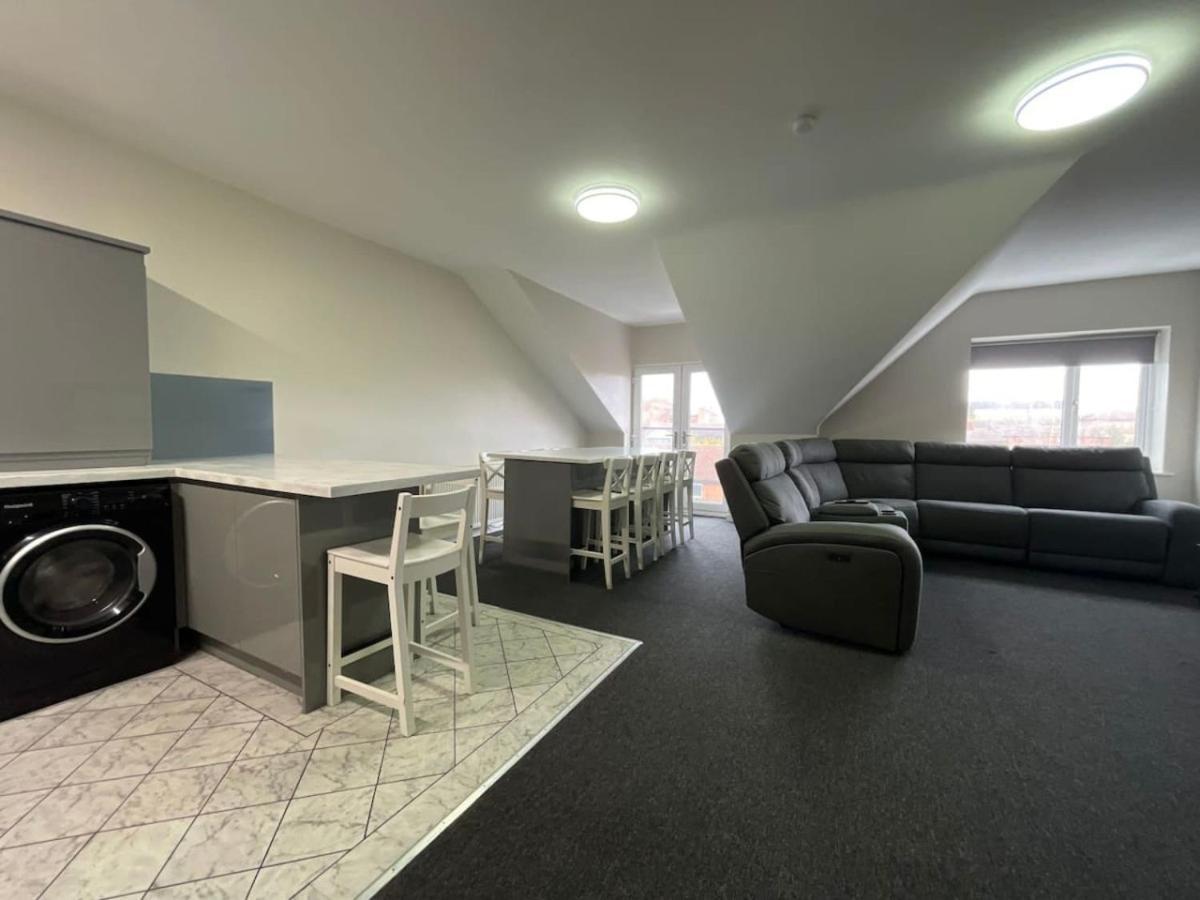 Ryan I Air I Bnb - 102 Mill Street - Free Parking Liverpool Exterior photo